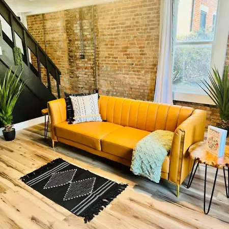 Jungle House Luxury Homes - Columbus Downtown Short North - Steps To Convention Center & Nationwide Arena - Sleeps Up To 8 - Free Parking - Over 5,800 Five Stars