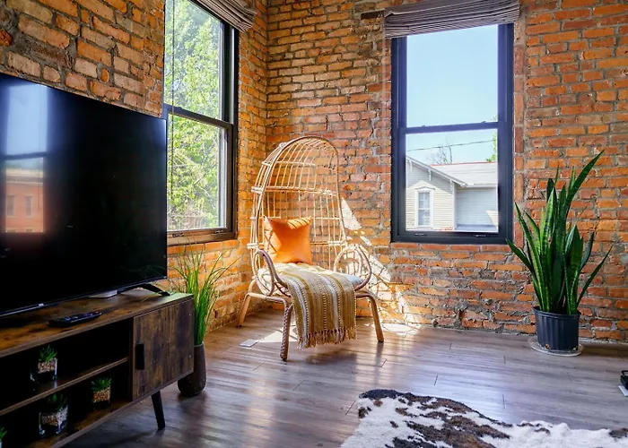 Jungle House Downtown - Modern Boutique *