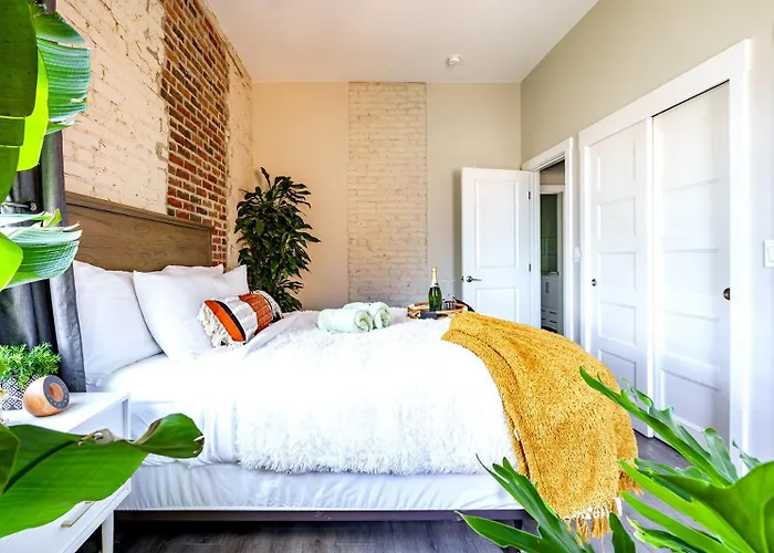 Jungle House Downtown - Modern Boutique * Columbus