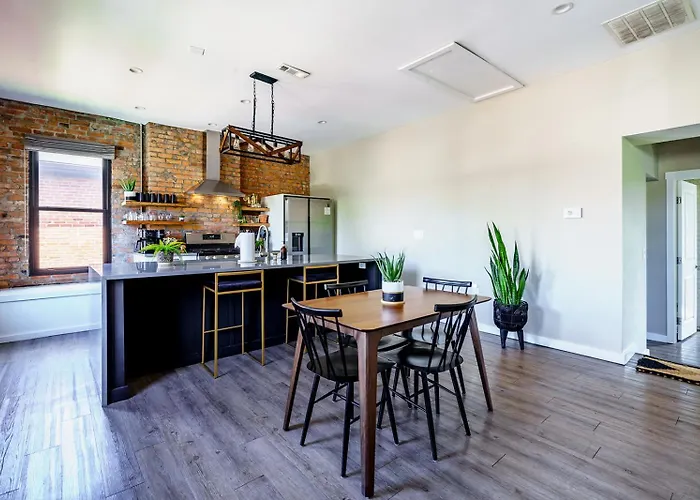 Jungle House Downtown - Modern Boutique *