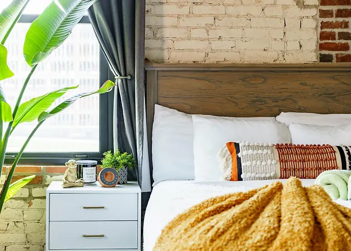 Jungle House Downtown - Modern Boutique Columbus