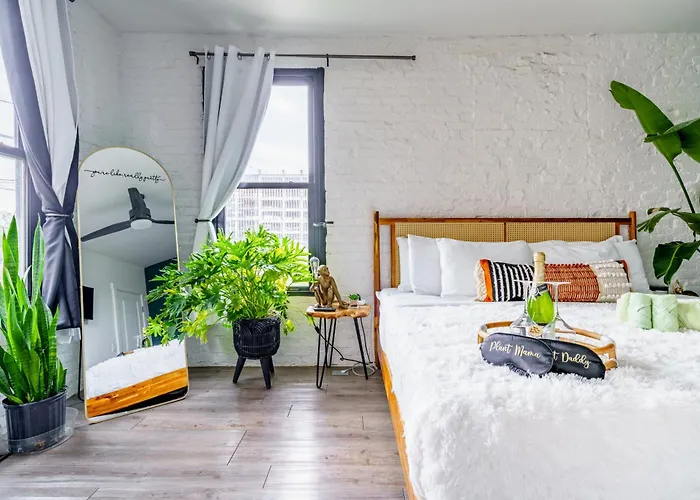 Jungle House Downtown - Modern Boutique Holiday home Columbus