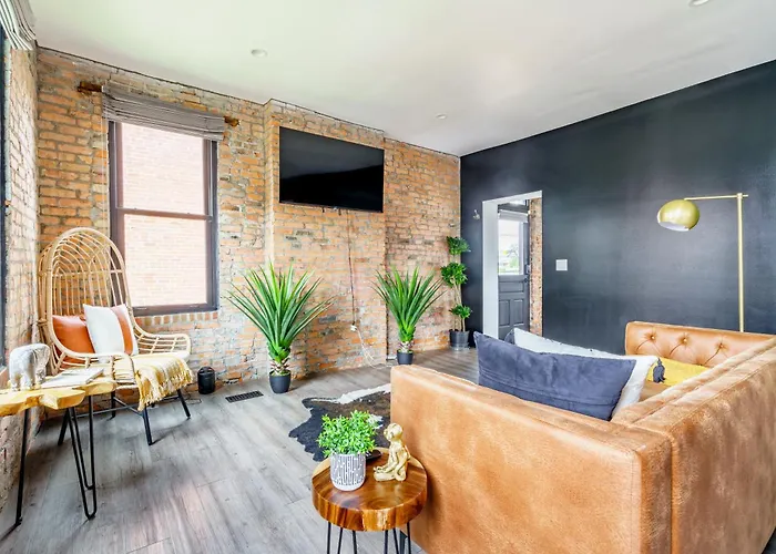 Jungle House Downtown - Modern Boutique *
