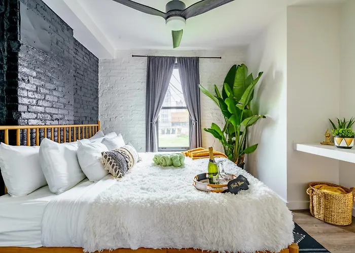 Jungle House Downtown - Modern Boutique Holiday home *